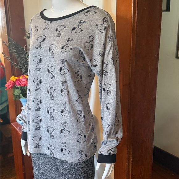 Peanuts size M baggy style Gray Snoopy Print Long Sleeve Top - Picture 3 of 6